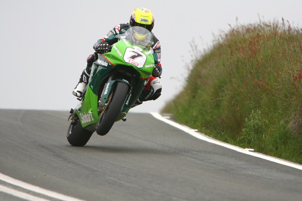 Ian Lougher on his way to fourth in the 2007 Senior TT (Fiona Madden)
